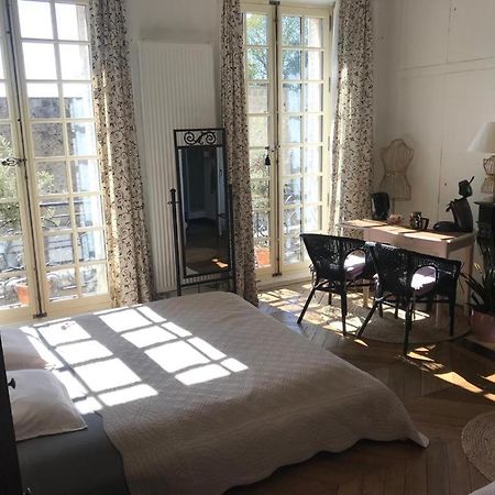 ช็องบร์ โดต ดู ชาโต Bed & Breakfast ดูร์ดอง ภายนอก รูปภาพ