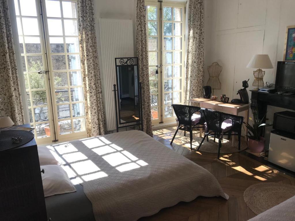 ช็องบร์ โดต ดู ชาโต Bed & Breakfast ดูร์ดอง ภายนอก รูปภาพ