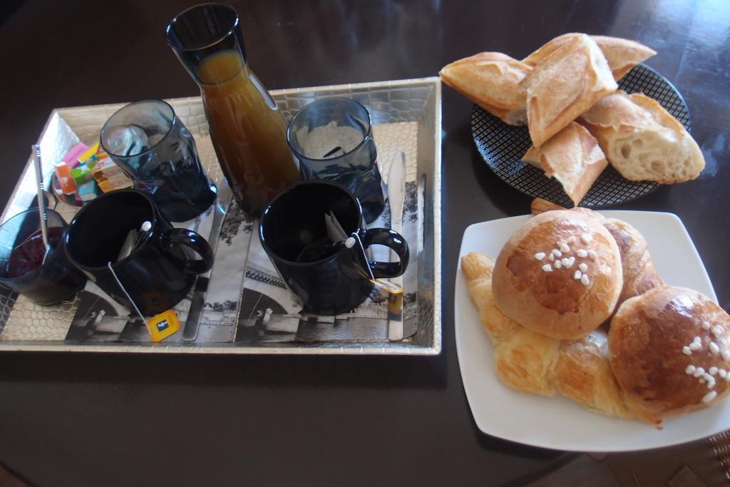 ช็องบร์ โดต ดู ชาโต Bed & Breakfast ดูร์ดอง ภายนอก รูปภาพ